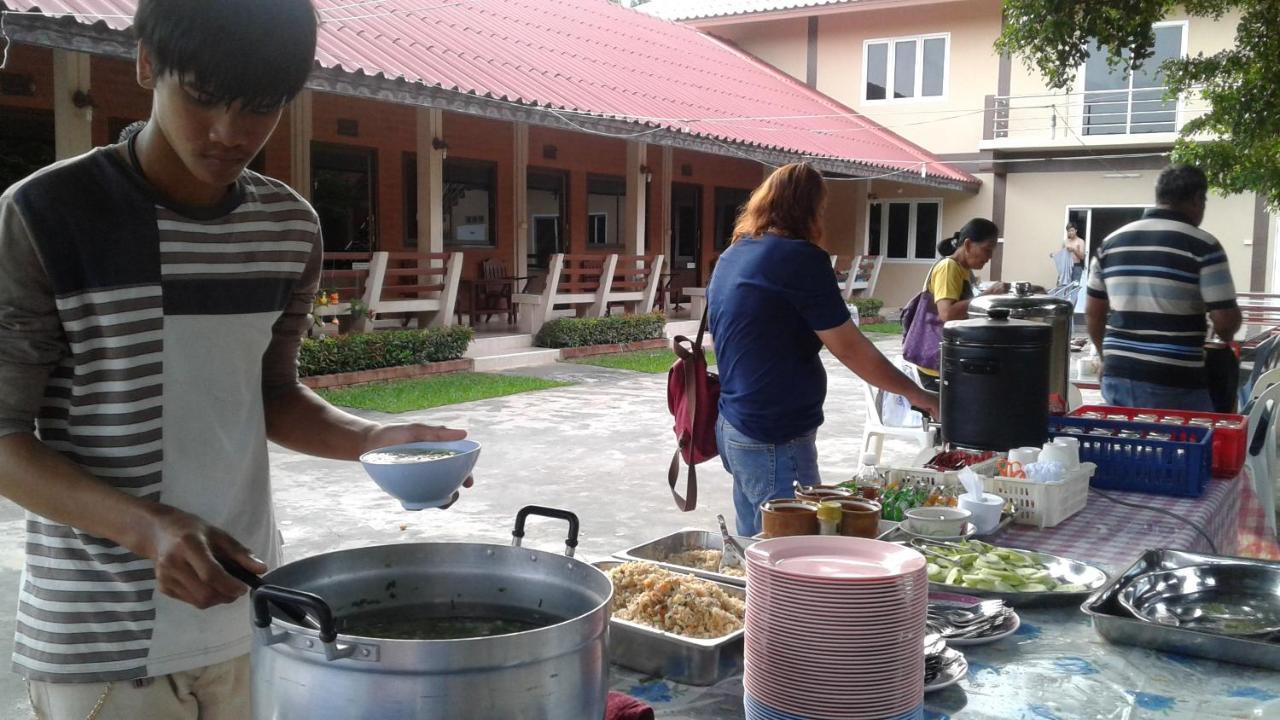 สุขทวีรีสอร์ท อ่าวมะนาว 3*