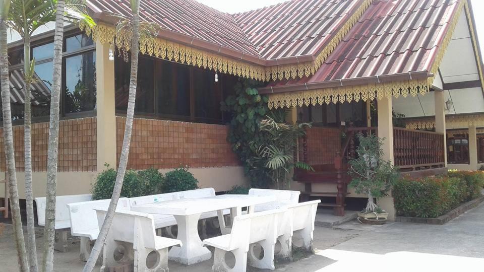 สุขทวีรีสอร์ท อ่าวมะนาว होटल